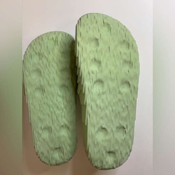 Adidas Men’s Adilette 22 Slides “Magic Lime” Slip On Sandals Size 10 - Picture 12 of 13